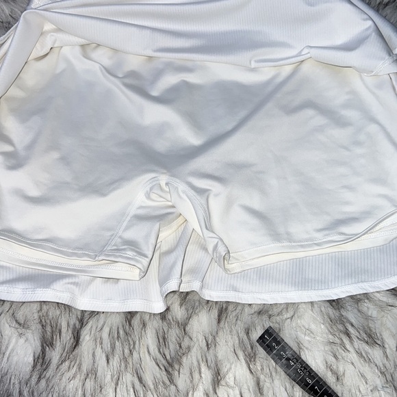 White Nike tennis skirt - Picture 10 of 10